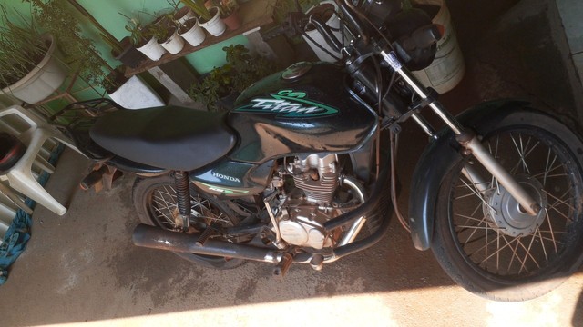 VENDE-SE MOTO CG 125, ANO 2001