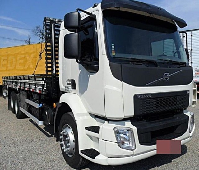 CAMINHÃO VOLVO