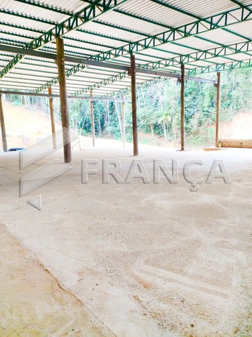 Aluga-se Galpão com 2000m² em Castelinho, Pedra Azul/E.S
