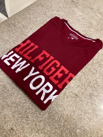 Camiseta Tommy Hilfiger Infantil Vermelha Logo Peito Essential Tee