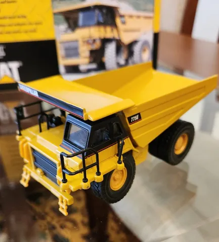 Miniatura Caminhão Articulado Caterpillar Modelo 740B EJ Escala 1