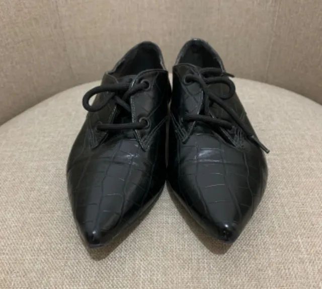 (TAM: 34) Sapato Preto Social Bico Fino Croco  - Foto 2