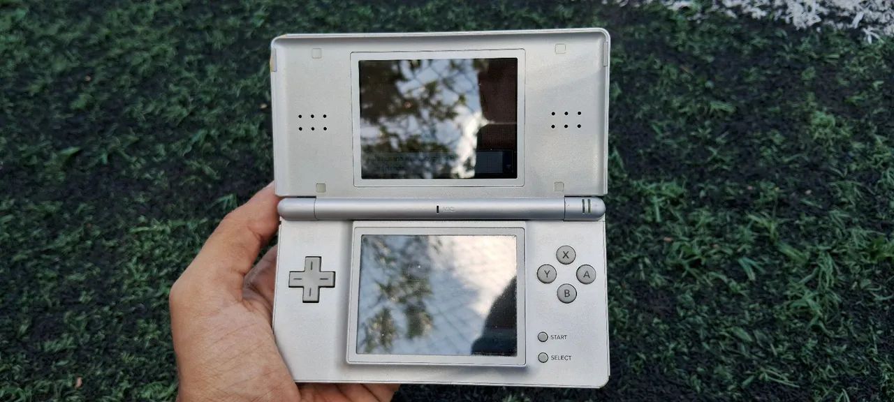 Nintendo DS Lite shops in Silver