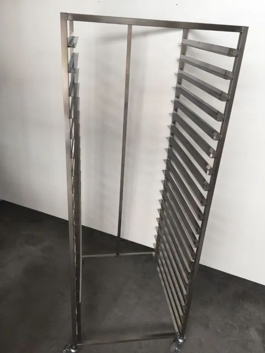 Esqueleto armario - para panificadora e bandejas - em inox
