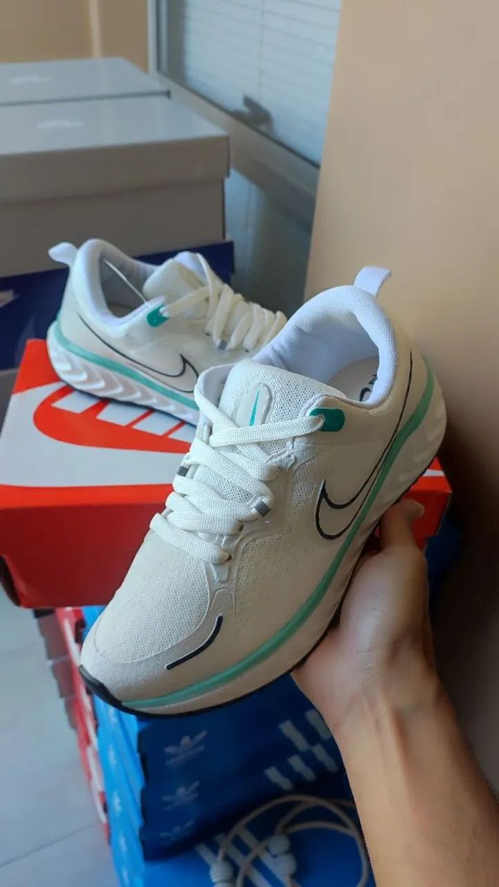 Tênis Nike React