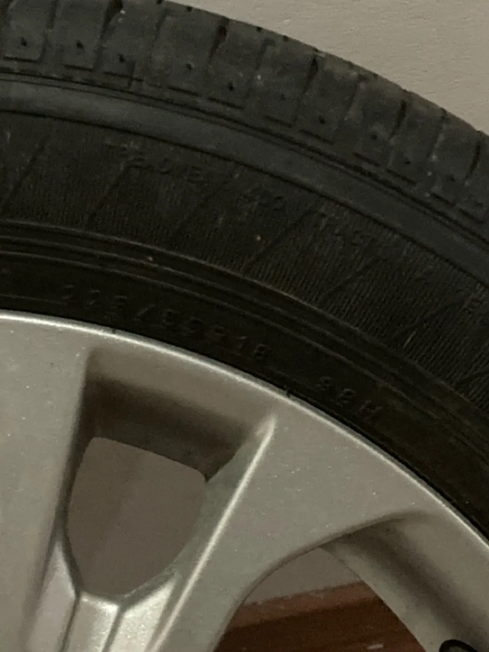 Pneu e roda 225/55 R18 Mitsubishi Outlander