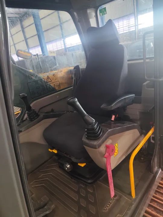 Escavadeira volvo Ec200 ano 2021 - Foto 4