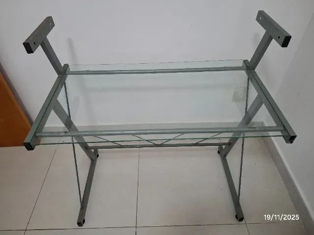 Mesa de trabalho em ferro e vidro - Foto 3