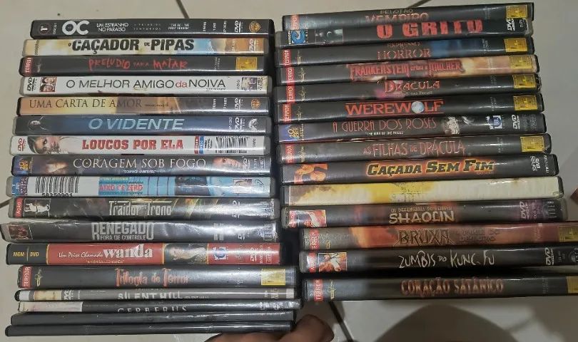 Lote com +/- 190 filmes em DVD - Desapego negociável