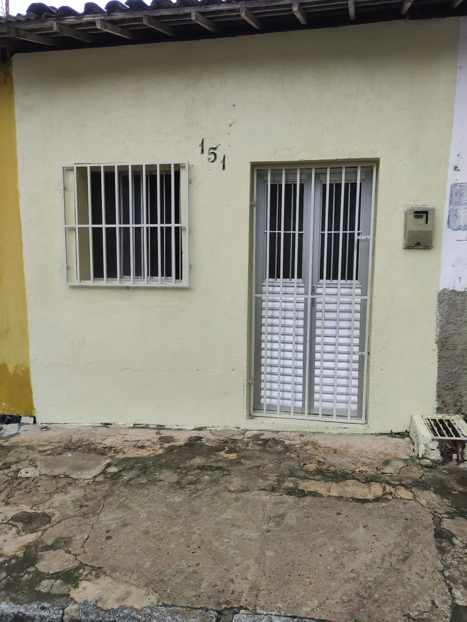 Vende-se ou troca em outra casa