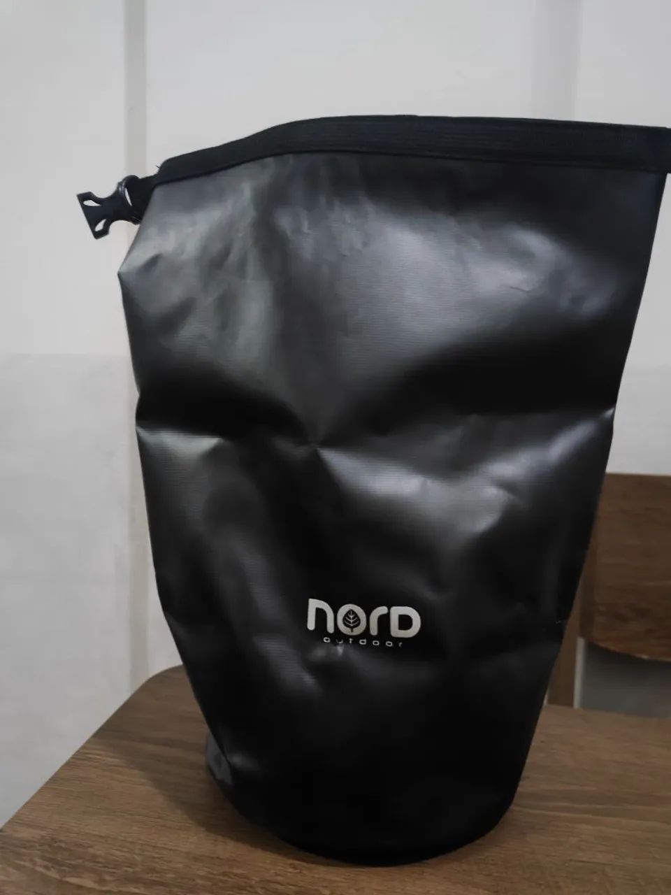 Bolsa estanque Nord 6 Litros Preta  - Foto 4