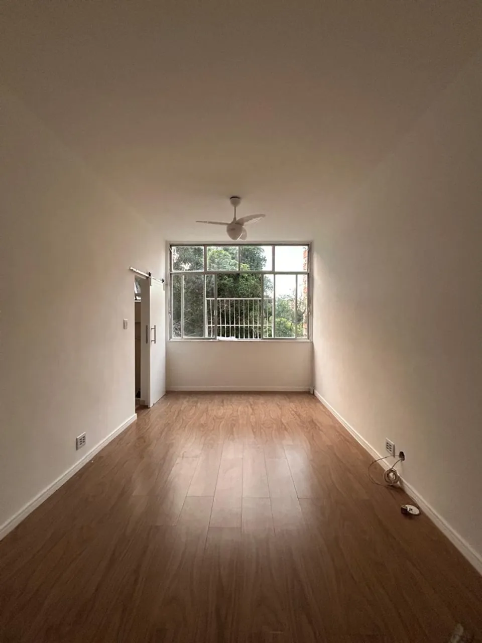 Studio com 26m² - reformado, vista livre e sol da manhã