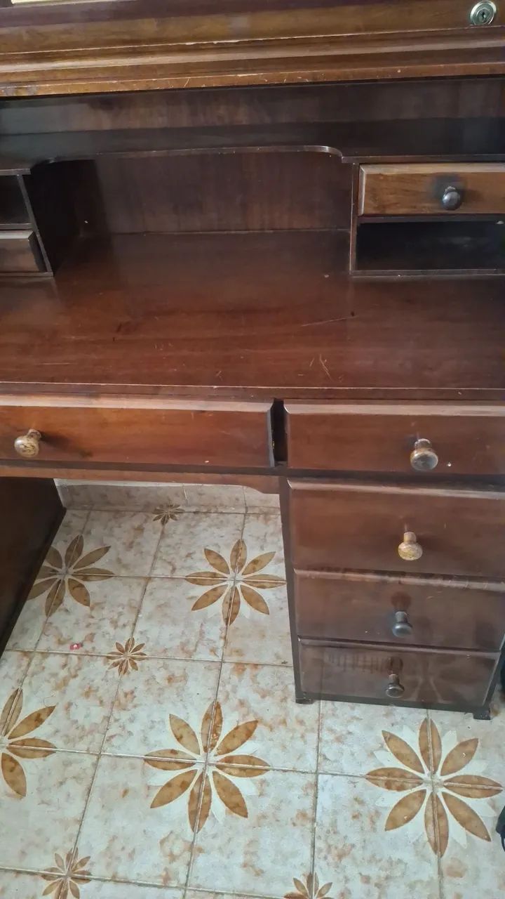 Escrivaninha de Madeira com Detalhes - Foto 3