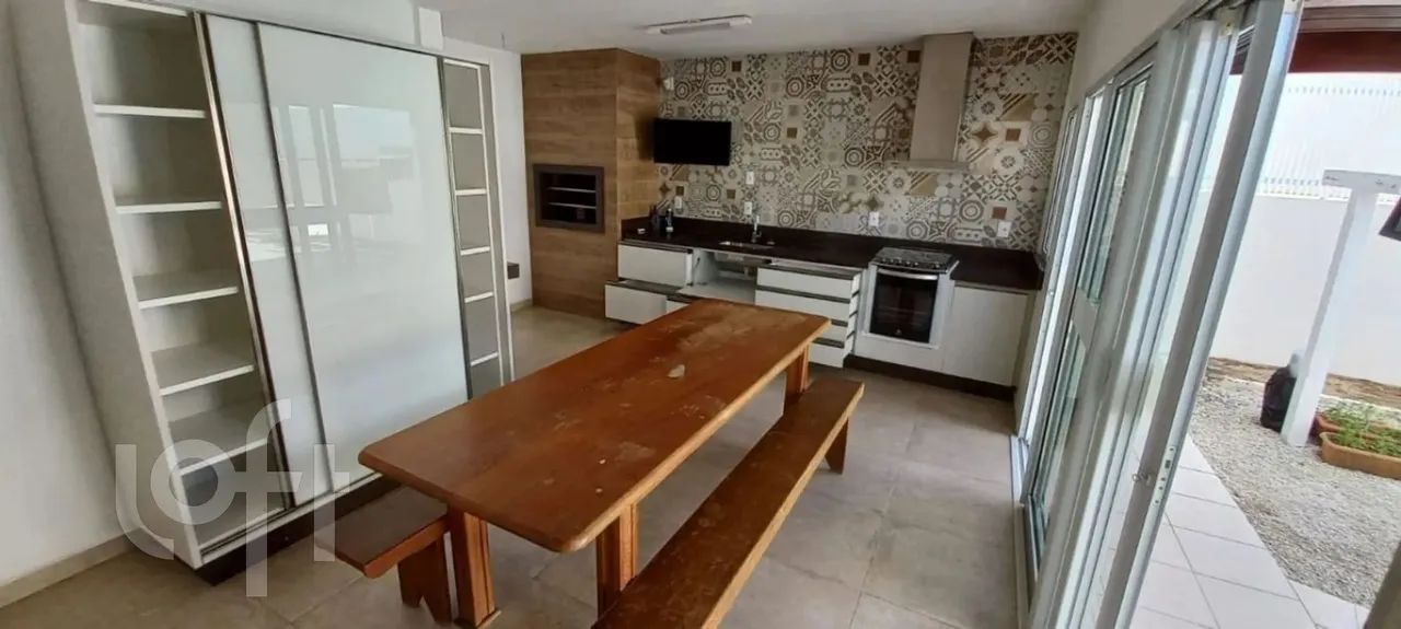 Casa à venda em Fazenda Santo Antonio com 200 m², 3 quartos, 2 vagas
