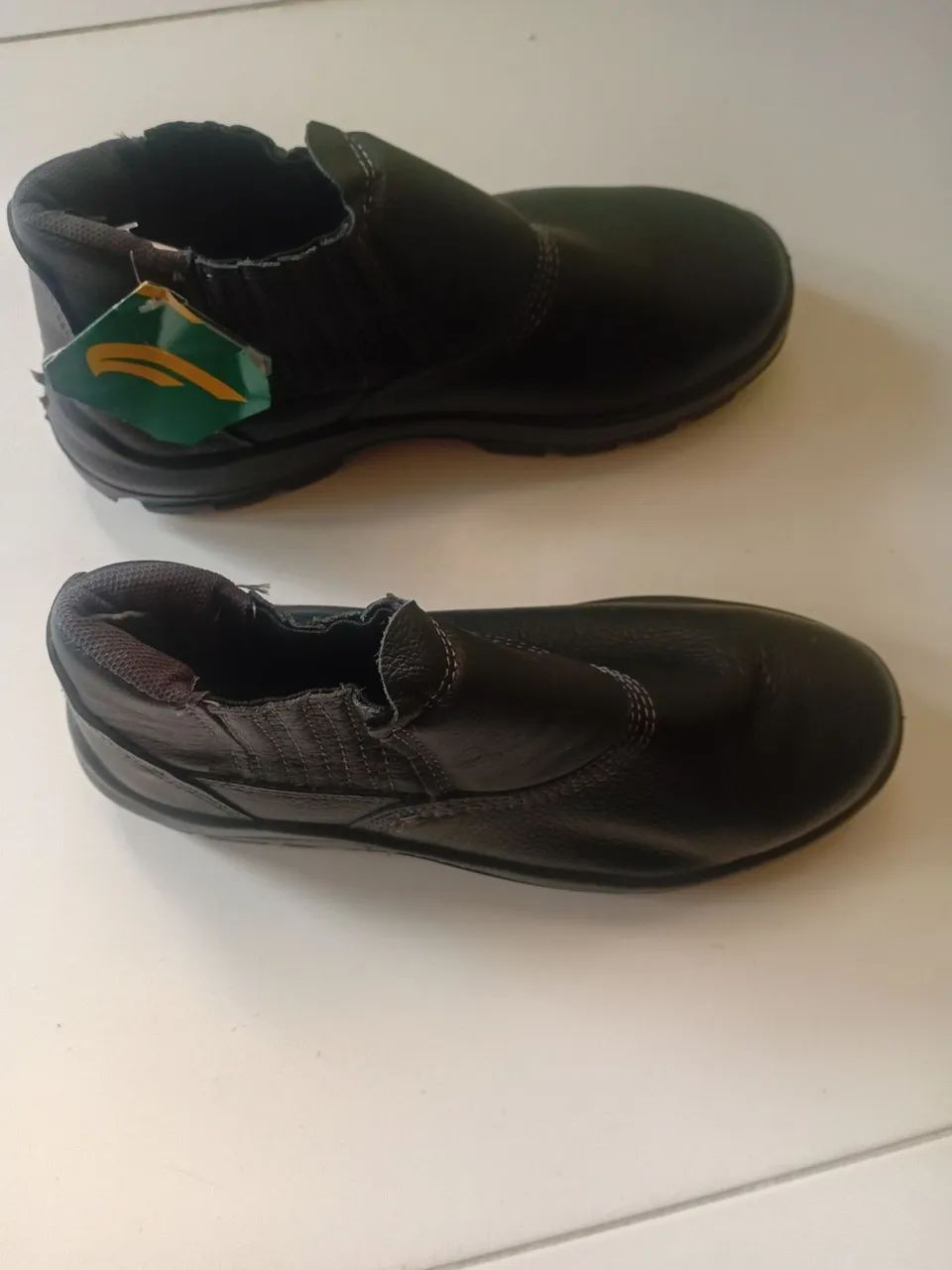 Bota para trabalho nova