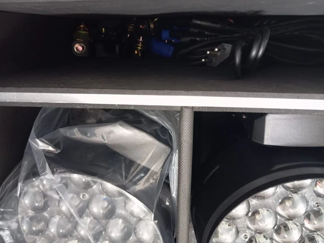 MAC AURA 4 UNITS IN CASE64595543993603121