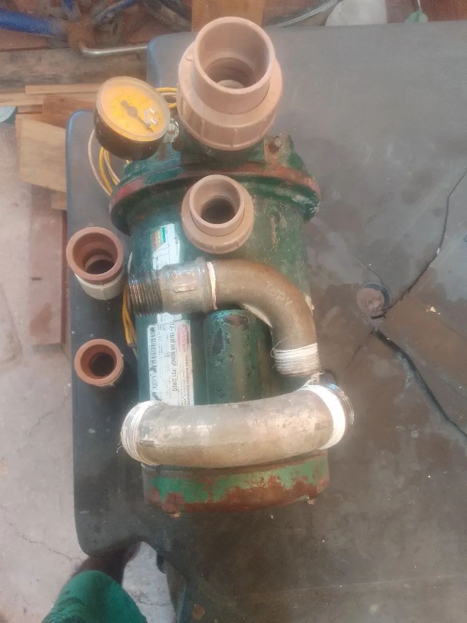 Vendo bomba injetora usada 