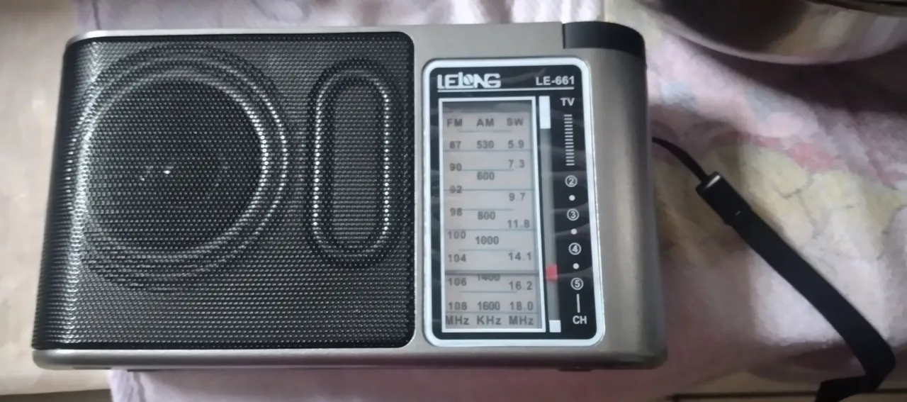 Rádio AM/FM/SW Lelong LE-661