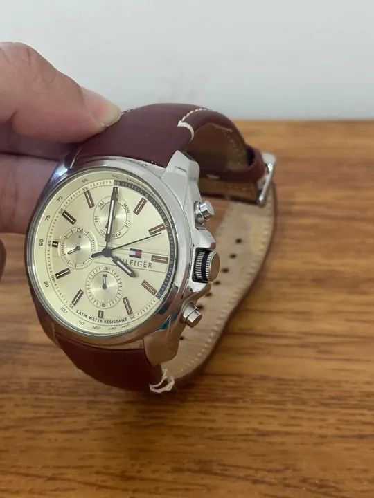 Relógio Tommy Hilfiger - couro 