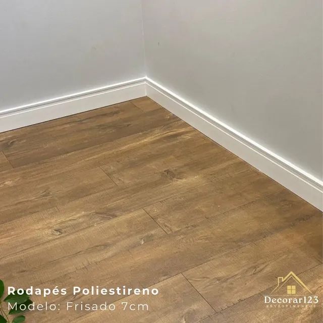 Rodapé 7cm Branco Frisado - Poliestireno (PS)