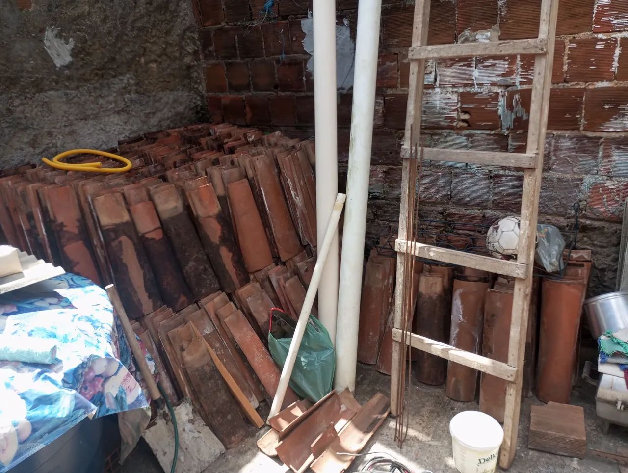 Mais de 800 telhas  - Foto 2