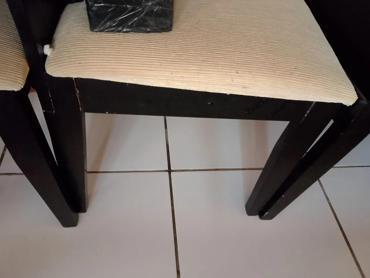 Cadeira de Jantar Preta com Assento Estofado