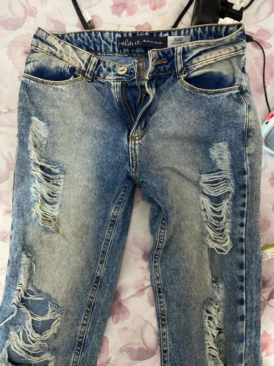 Calça Jeans rasgada 