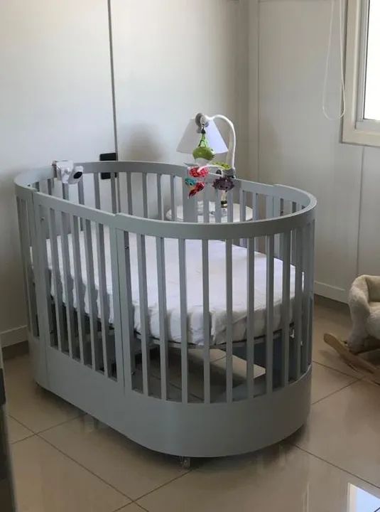Berço Oval Cinza - Em ótimo estado de Conservação - Foto 2