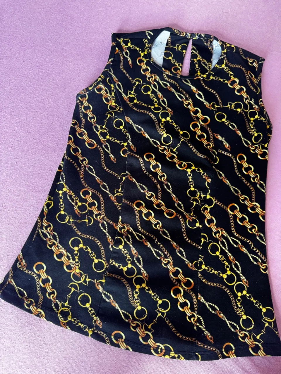 Blusa Estampado com Correntes Douradas