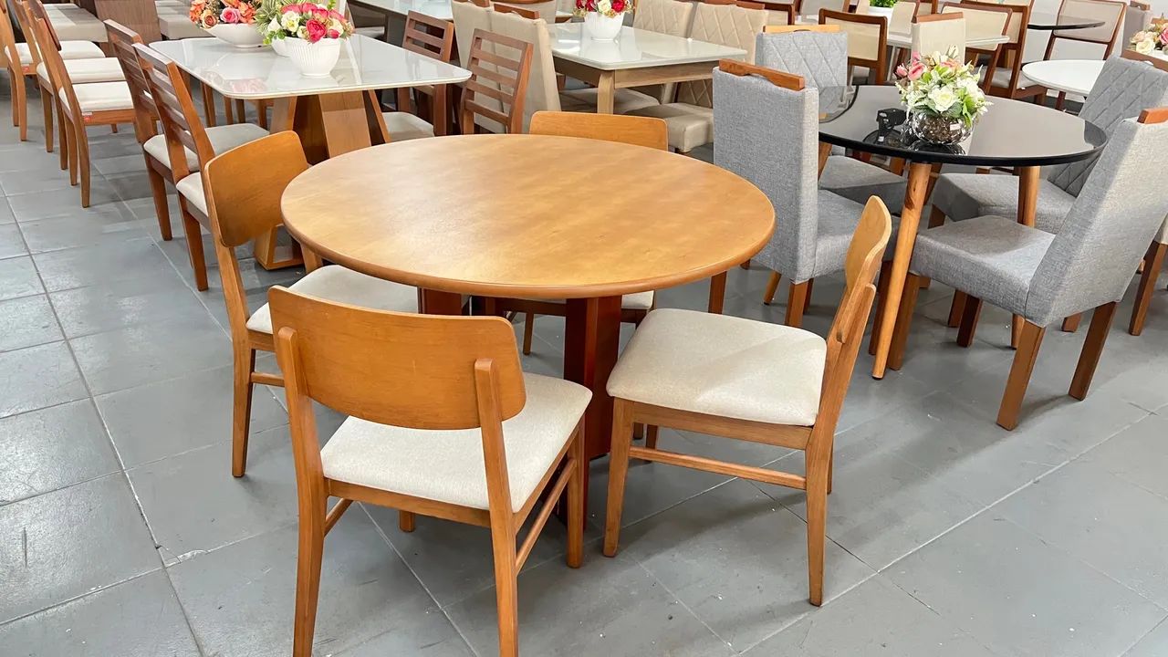 Mesa de Jantar Redonda em Madeira com 4 Cadeiras