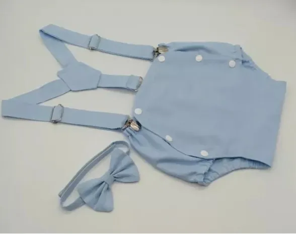Tapa Fralda Com Suspensório E Gravata Azul Bebê (Usado)
