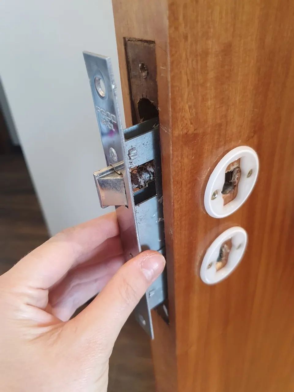 Instalação de portas, porta, janela, marcenaria  - Foto 2