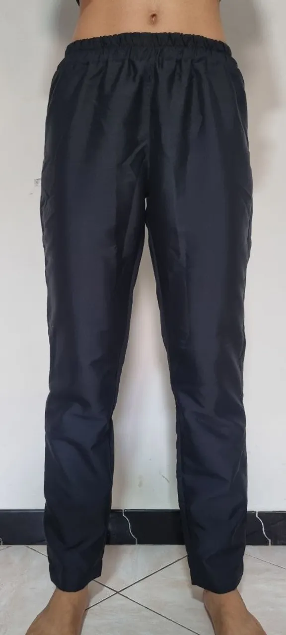 Calça de tecido leve preta