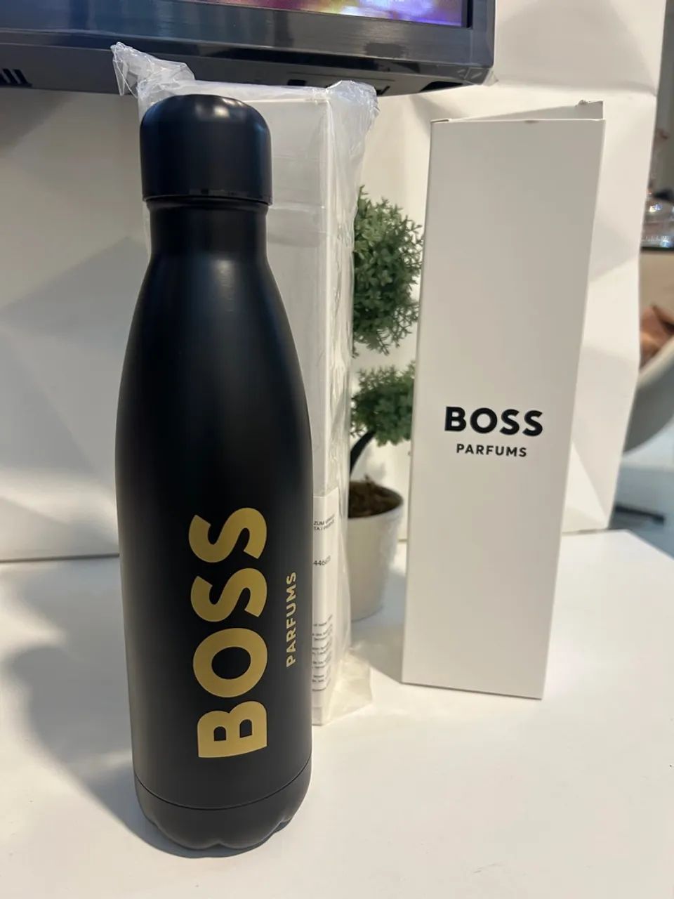 Garrafa térmica Hugo Boss 500ml - Foto 5