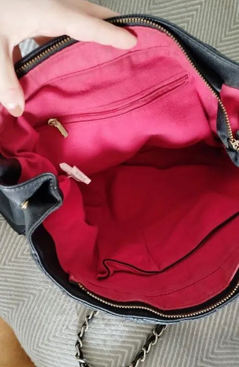 Bolsa preta alça corrente dourada  - Foto 2