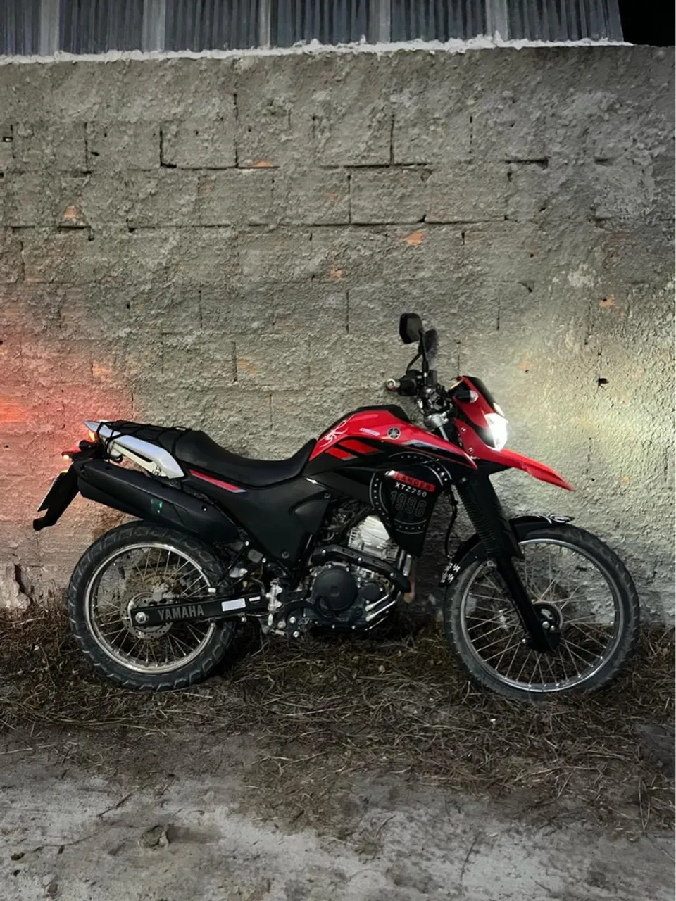 Moto Lander muito top único dono