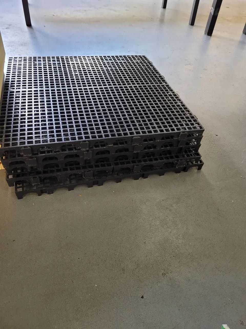 Jogo com 5 Grades de Piso Modular para Loja