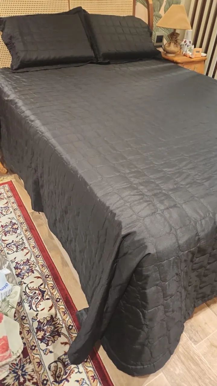 Sofisticado NOVÍSSIMO Cobre Leito - Colcha Cama Queen preta   - Foto 2