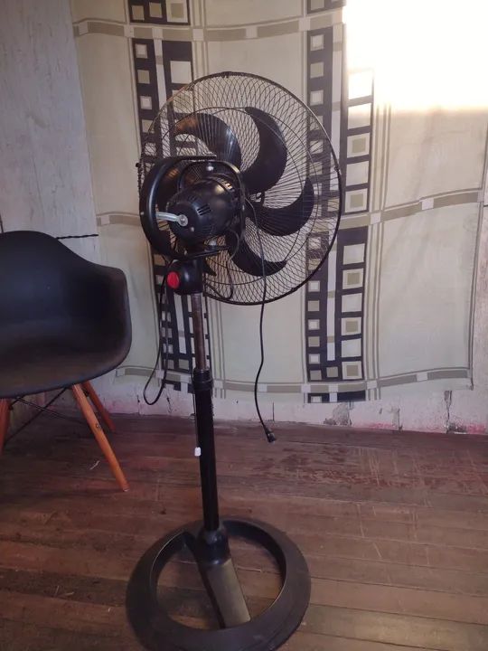 Ventilador de Pé Preto - Foto 3