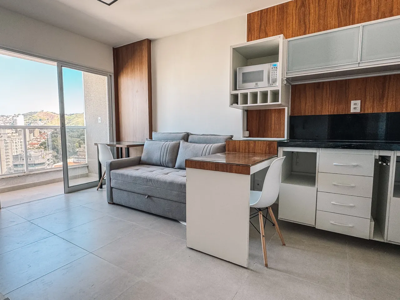 Studio mobiliado, com vista livre e lazer no prédio para venda