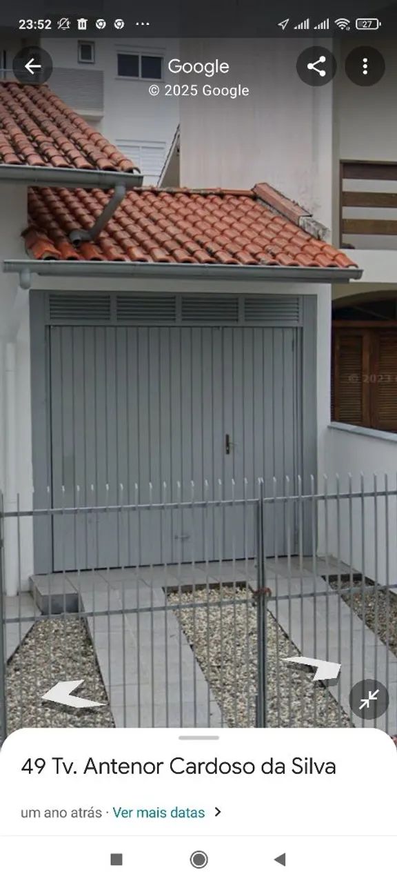 Porta de garagem em ótimo estado
