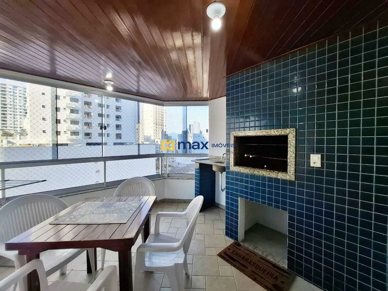Apartamento para aluguel em Balneário Camboriú, Centro  550m da praia e 4min de carro do m