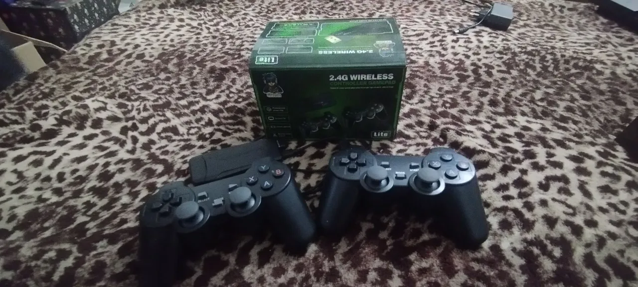 Game Stick 4K Lite, um console de videogame retrô sem fio.