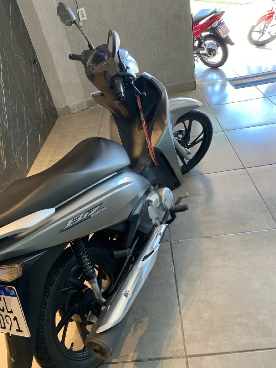 Honda Biz 125 ano 23/23  - Foto 4
