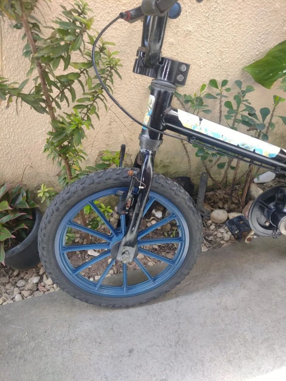Bicicleta Infantil com Rodas Azuis - Foto 4