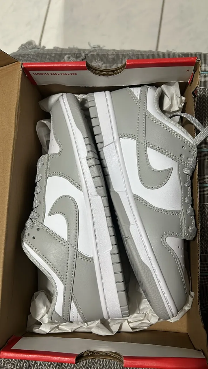 Tênis Nike Dunk Low - Cinza e Branco (Original, selo da dropper)