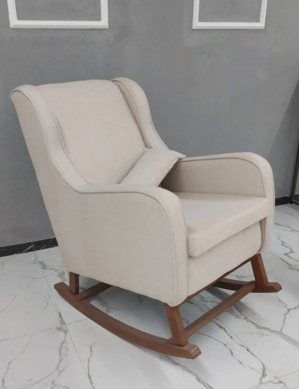 Poltrona de Balanço Bege Confortável e Elegante
