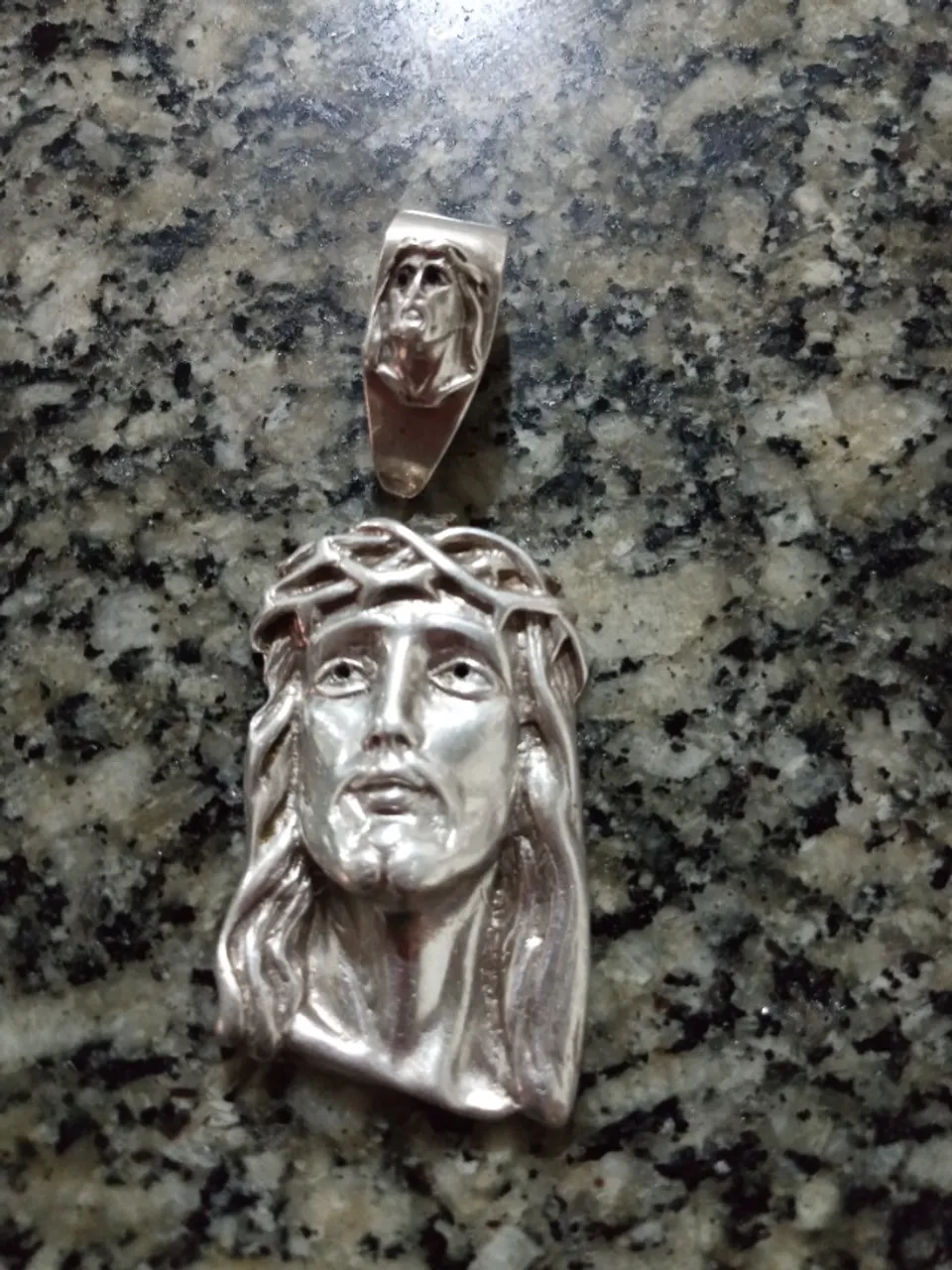 Vendo ou troco por cordão fino de prata ou algo do meu interesse