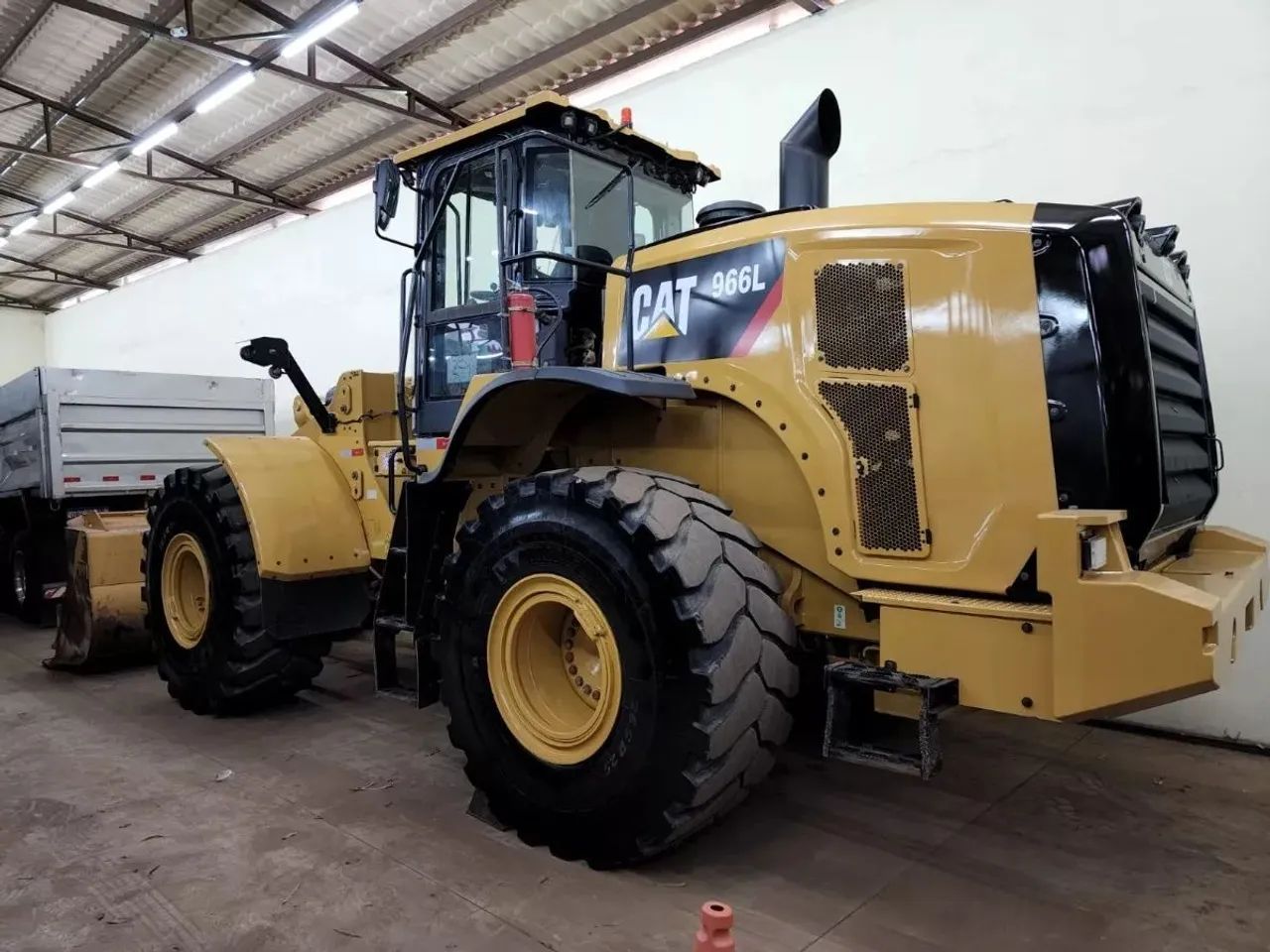 Pá Carregadeira Caterpillar 966l - Foto 4