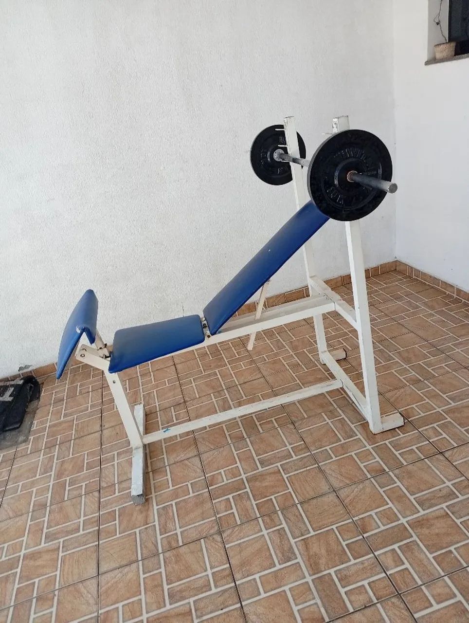 Mesa de supino com barra maciça com 20 Kilo de anilhas(600 reais ) - Foto 5